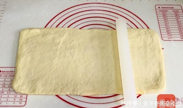 柔软到怀疑人生!一次成功的椰蓉奶棒面包,学会了不用去面包店买