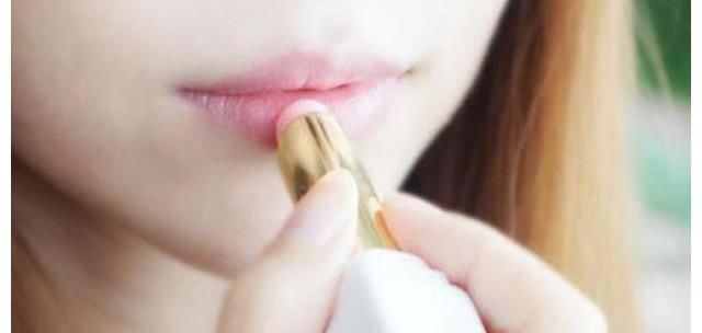 显白 如何正确涂抹口红?适合素颜和淡妆使用的显白口红推荐