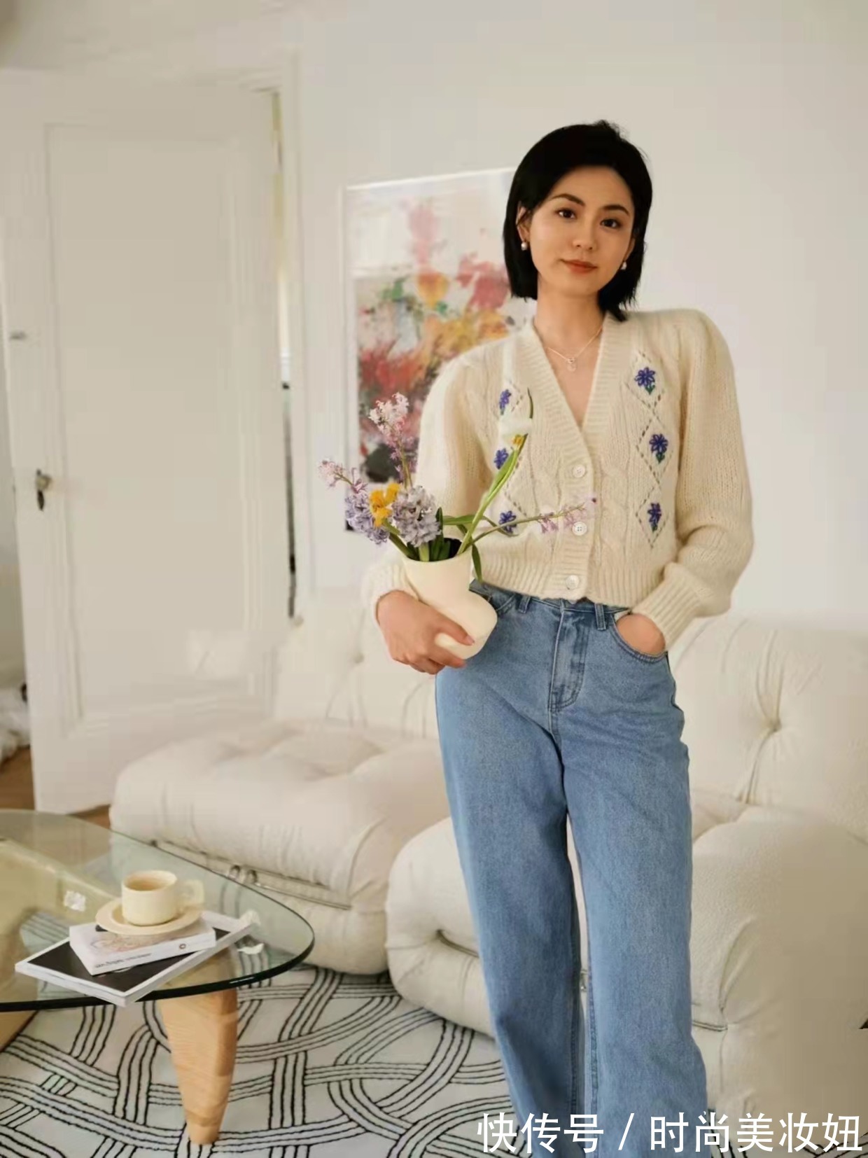 色彩|“针织开衫”很老套?那是你不会穿,这4种搭配简单又时尚