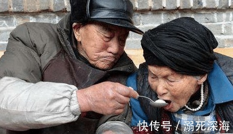 肠胃疾病|134岁老人抽烟又喝酒，长寿只因从不碰这物，常做三事！