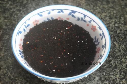 糊糊|冬天,别只会吃红枣啦!水晶黑米饼,又香又糯,简单又好吃