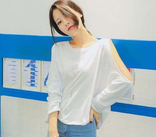 美女|如何时尚的穿搭紧身牛仔裤，性感身材迷人诱惑，格外又时尚个性