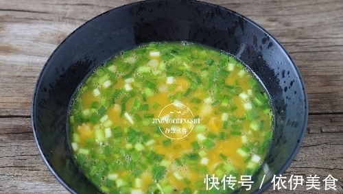 花蛤|夏天，鸡蛋换个炒法，又香又鲜，口感丰富，比番茄炒蛋还好吃