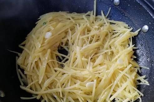 比节食瘦身，便秘消失，腹部不鼓，腰细腿细，皮肤变得娇嫩