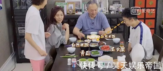 自热食品|宋妍霏用自热食品招待杨迪引争议,网友扒出关键信息打脸节目组