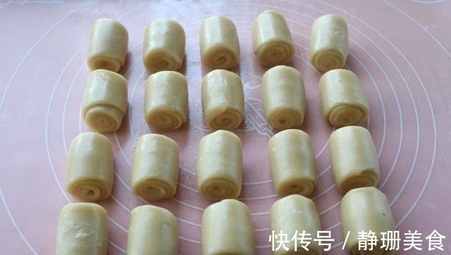 经典糕点蛋黄酥做法，7步就可上烤箱，外酥内软好吃不用花钱买