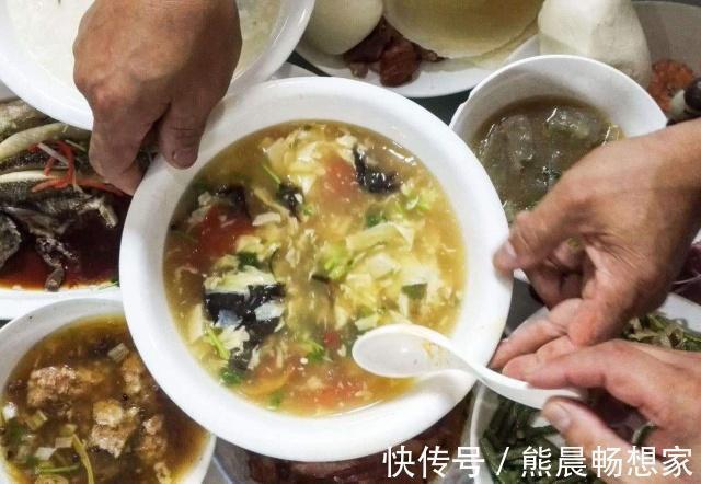 农村酒席上有一道“送客菜”,这道菜一上桌就走人,是什么菜呢