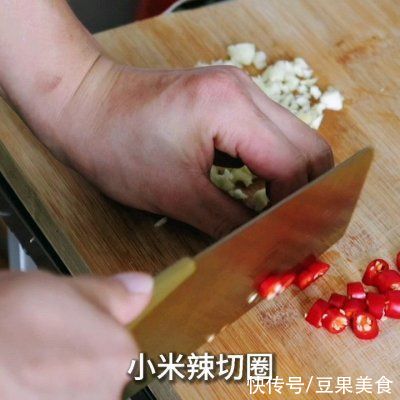 快手|#巨下饭的家常菜#旺强做了酸辣土豆粉，酸辣爽口简单快手