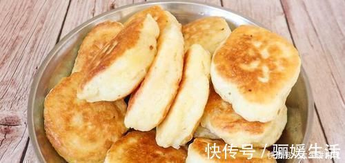 牛奶鸡蛋|做饼时,别再用水和面了,试试新吃法,不揉面不擀面,比吃肉还香