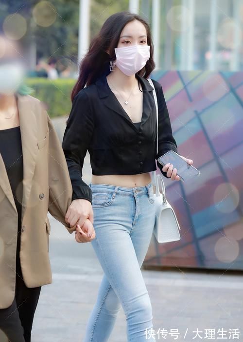 真丝裙 高级的真丝面料,搭配简单的黑色,时尚大气