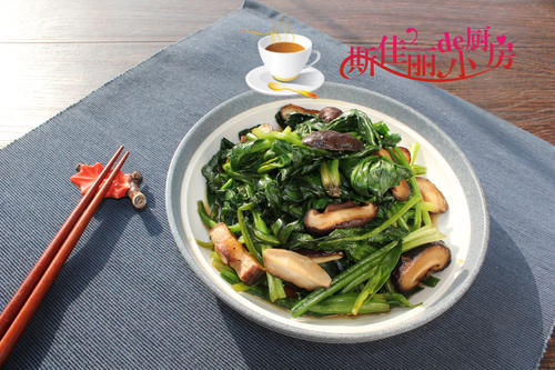 武汉70后老两口午餐走红朋友圈，网友：吃饱吃好不浪费拒绝精致穷