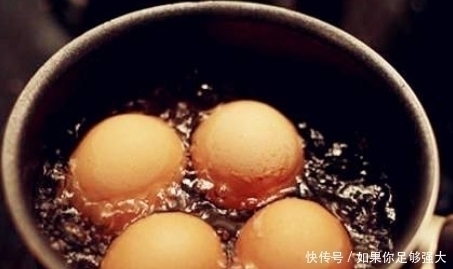 |搞笑吃鸡390:医疗兵的秘密,敌人变身烟雾王!这难道就是神仙?