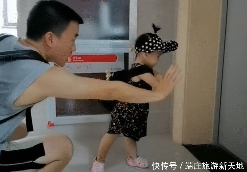爸爸的“神功”，宝宝已经学到了精髓，妈妈在一旁傻了眼