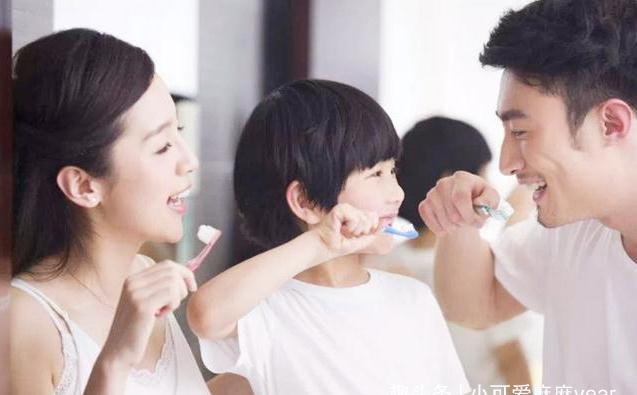 小明|同学嫌弃儿子“嘴太臭”,妈妈带孩子检查,医生取出的颗粒是真臭