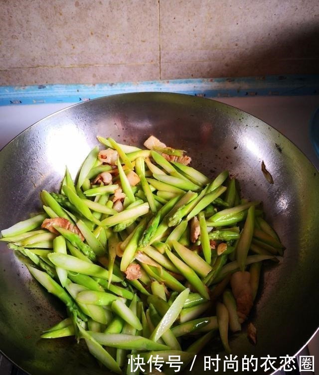 它是“蔬菜之王”,比排骨贵,补钙比骨头汤强,再贵也要给孩子吃