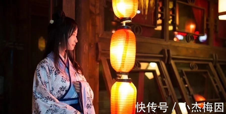 纳兰性德@30句深夜才敢看的诗句,句子很短,心酸却那么长!