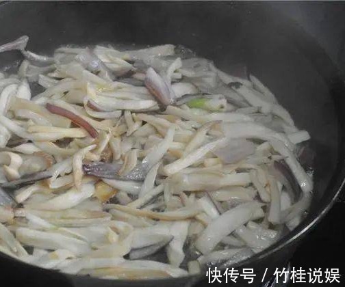 菌柄|很多人不知道,它是天然碱性食物,补血防脱发,人到中年要多吃