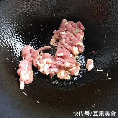 肉丝|简单易做的茄子肉丝，让人吃了还想吃