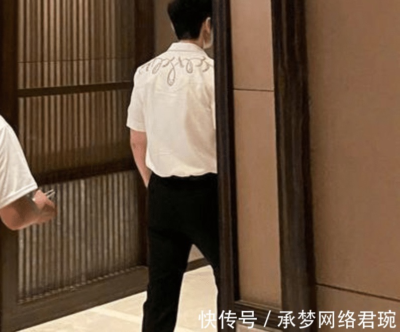 丁真|《中餐厅5》路透生图,黄晓明身材比例很抢镜,真实身高一目了然