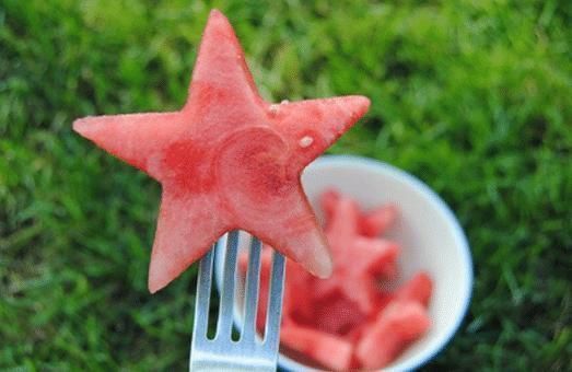 韩国|中国人吃西瓜豪放,韩国人吃西瓜精致,看到迪拜人吃西瓜众人笑了