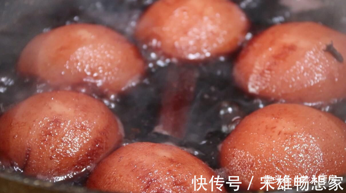 红酒不光炖牛肉好吃,还能煮梨,香气扑鼻,不用怕红酒喝不完了