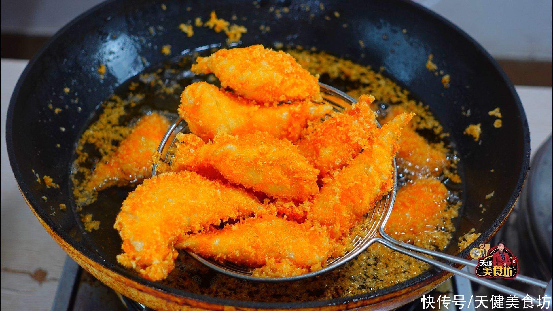 苹果派的家庭做法，用饺子皮就能做，简单美味，比外面卖的还好吃