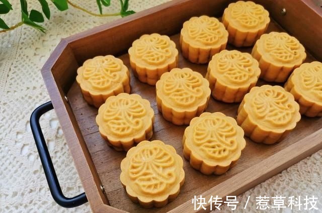 中秋月饼不用买了，教你在家做，配方简单做法详细，比买的好吃