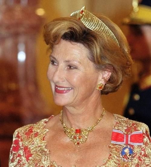 欧洲皇室红宝石首饰惊艳亮相，虽然历史悠久，却彰显着热烈的奢华