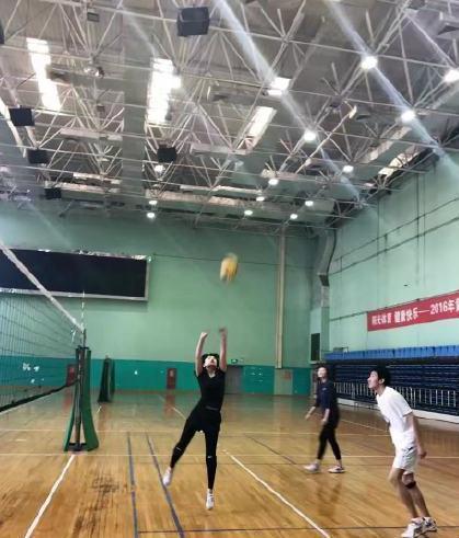 “浴室歌姬”黄龄:被唱歌耽误的运动员,歌红人不红的典型代表