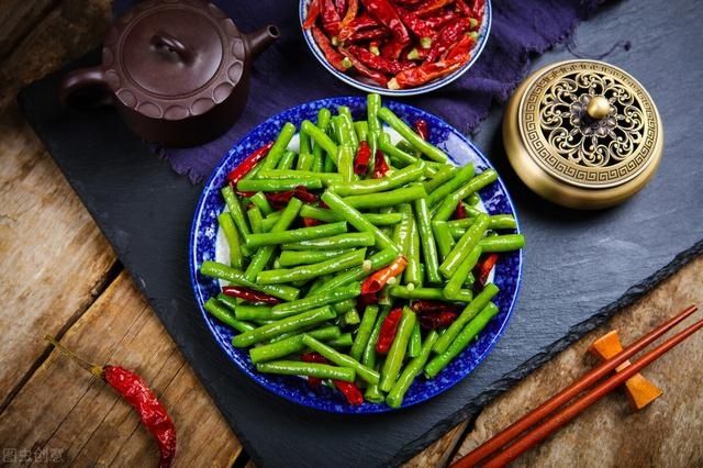 豆角|炒豆角时，焯水过油都不对，大厨教你一招，豆角翠绿软嫩还入味