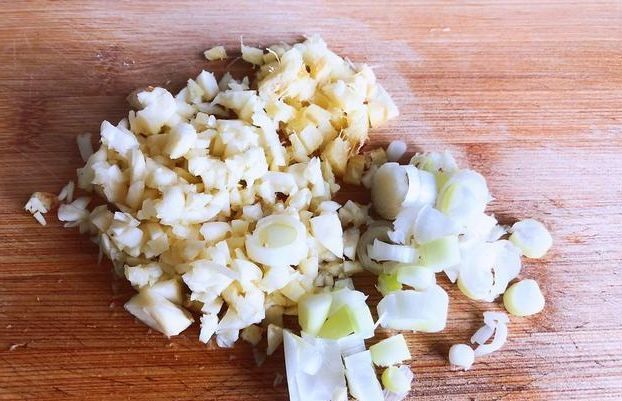 烧茄子“家庭少油”版,香味不靠油炸,全靠滋,为家人2分钟学会