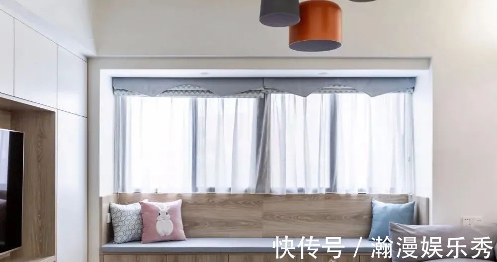客厅|如果你家客厅是带飘窗的户型，就偷着乐吧，比阳台还漂亮实用！