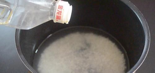 电饭锅|今天才知道，煮米饭时加点它，煮出来的米饭软糯香甜还不粘锅，真棒