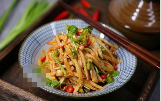 这道菜花了不到5元,油也放得少,却比肉还香