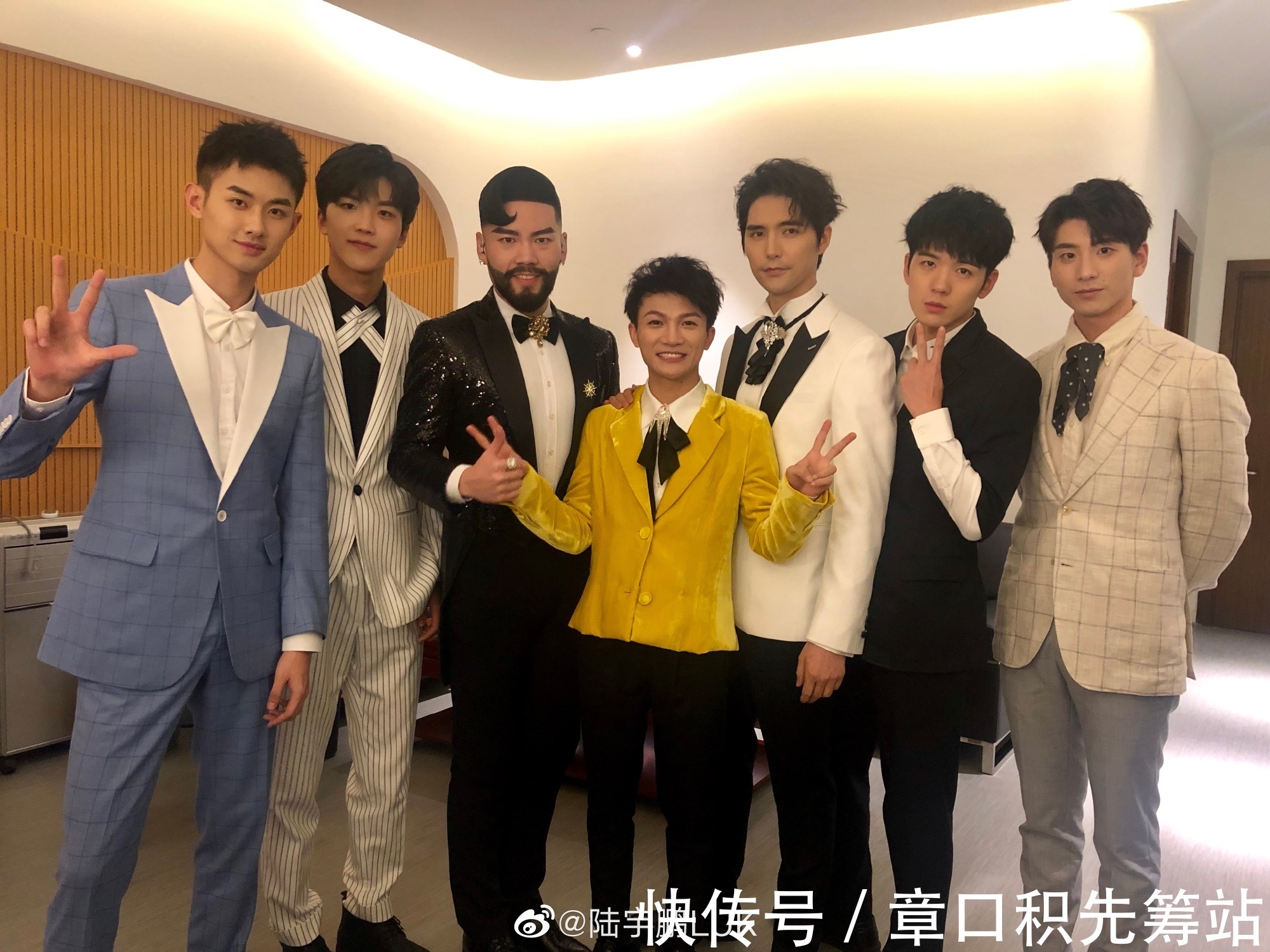 你好,火焰藍|因《聲入人心》成名,第一部戲和龔俊合作,他還參演了楊紫新劇