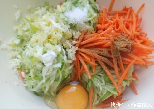 这才是萝卜丸子的传统做法,外酥里嫩,不加一滴水,凉了也不会硬