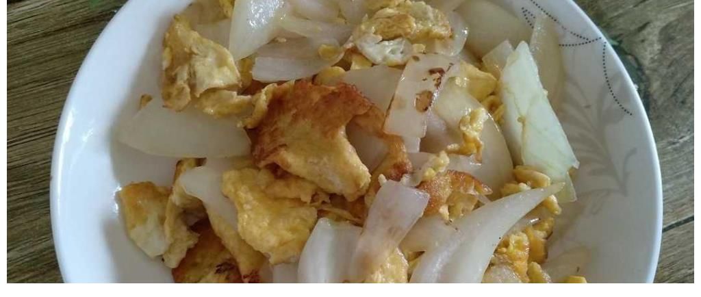 美味|美味诱人的圆葱炒鸡蛋，像我这样做，好吃不辣，太美味了