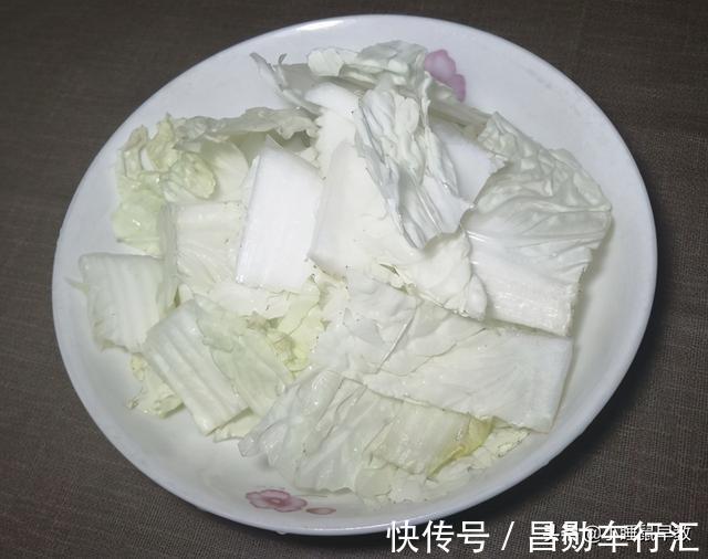 厨友们|家常醋溜白菜怎么做最好吃?掌握这三个窍门,脆嫩鲜香,美味下饭