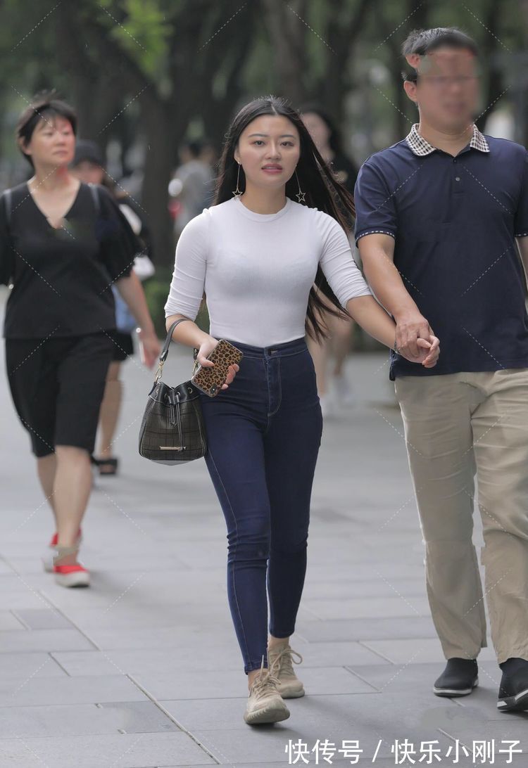 上衣 紧身日常装穿搭,简约大方,凸显的极简时尚风格