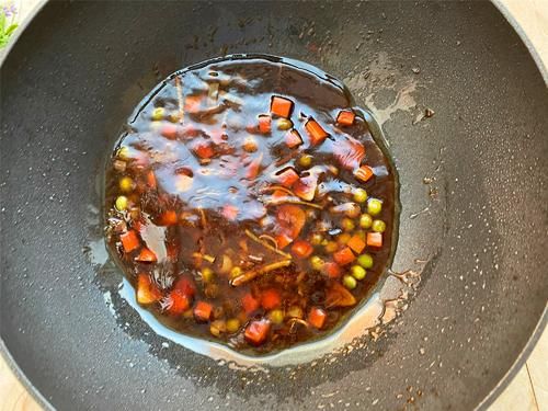 年夜饭做的浇汁肉丸子，吃的一个没剩，不放鸡蛋，外表焦脆里松嫩