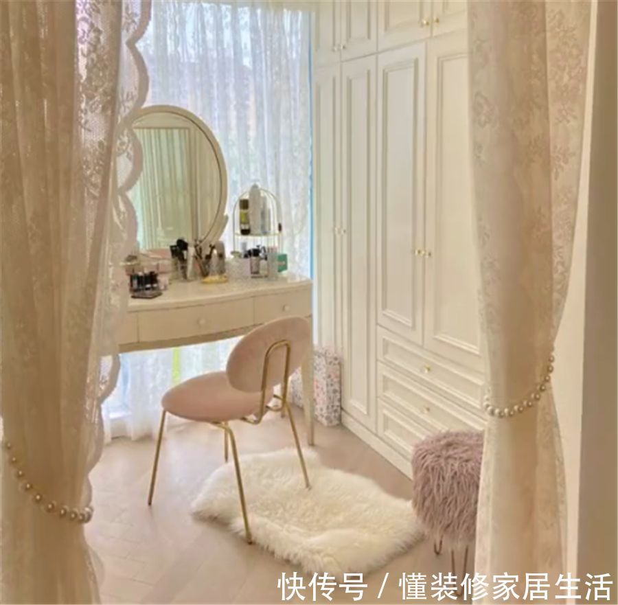 粉色系|她拒绝黑白灰极简,将套内80㎡的小家装修成粉色系,网友:太好看
