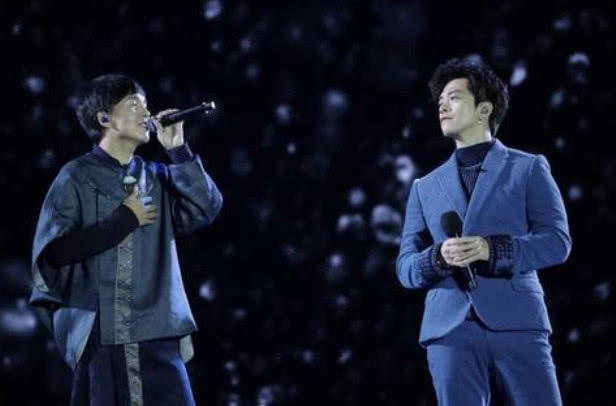 流行音樂|主持人問李健如何評價刀郎的音樂李健脫口而出14字打臉那英