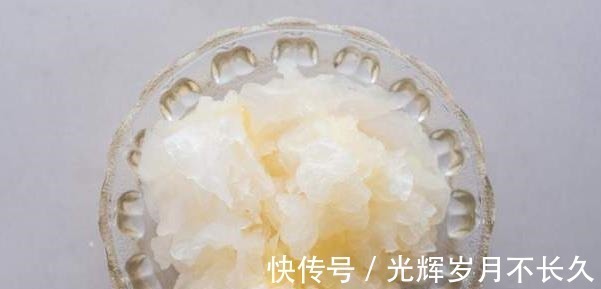 天热多喝银耳汤,煮银耳汤时,多做这2步,软糯黏稠,出胶快又多