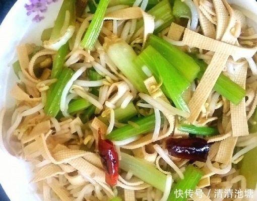 芹菜加它一起炒,比肉還香,營(yíng)養(yǎng)健康,常食氣血足了,色斑淡了!