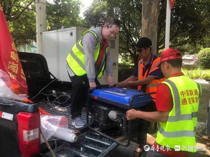 东营联通抢险队|同饮黄河水 鲁豫一家亲——郑州市民为东营联通抢险队点赞！