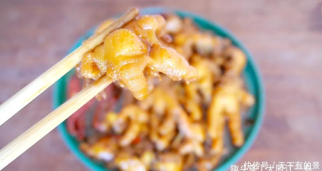 鸡爪去骨头原来这么简单,3分钟去除干净,吃鸡爪跟吃肉一样解馋