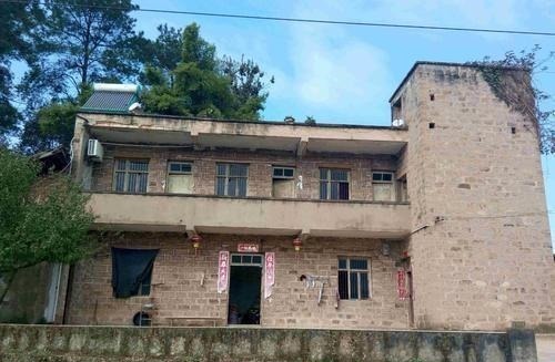 宅基地|自家宅基地盖房也违法?这几点农民要注意,三类情况真会违法!