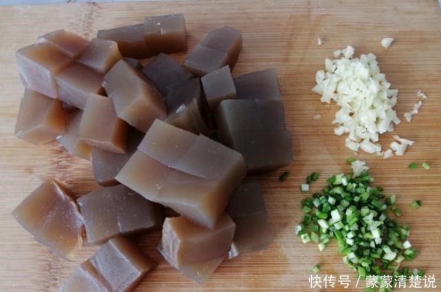 天热,我家这菜一周吃6次,冷热均可,Q弹劲道,怎么吃都不腻