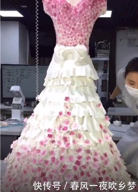 蛋糕|美女制作“婚纱蛋糕”,成品让人挪不开眼