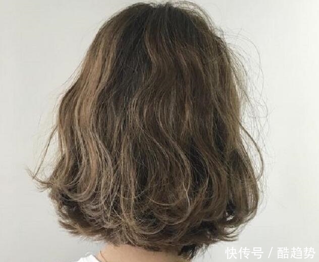 脸大|新春短发推荐:这样的短发适合头发少的人,大脸也可以